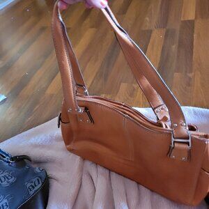 Leather tan purse in good condition